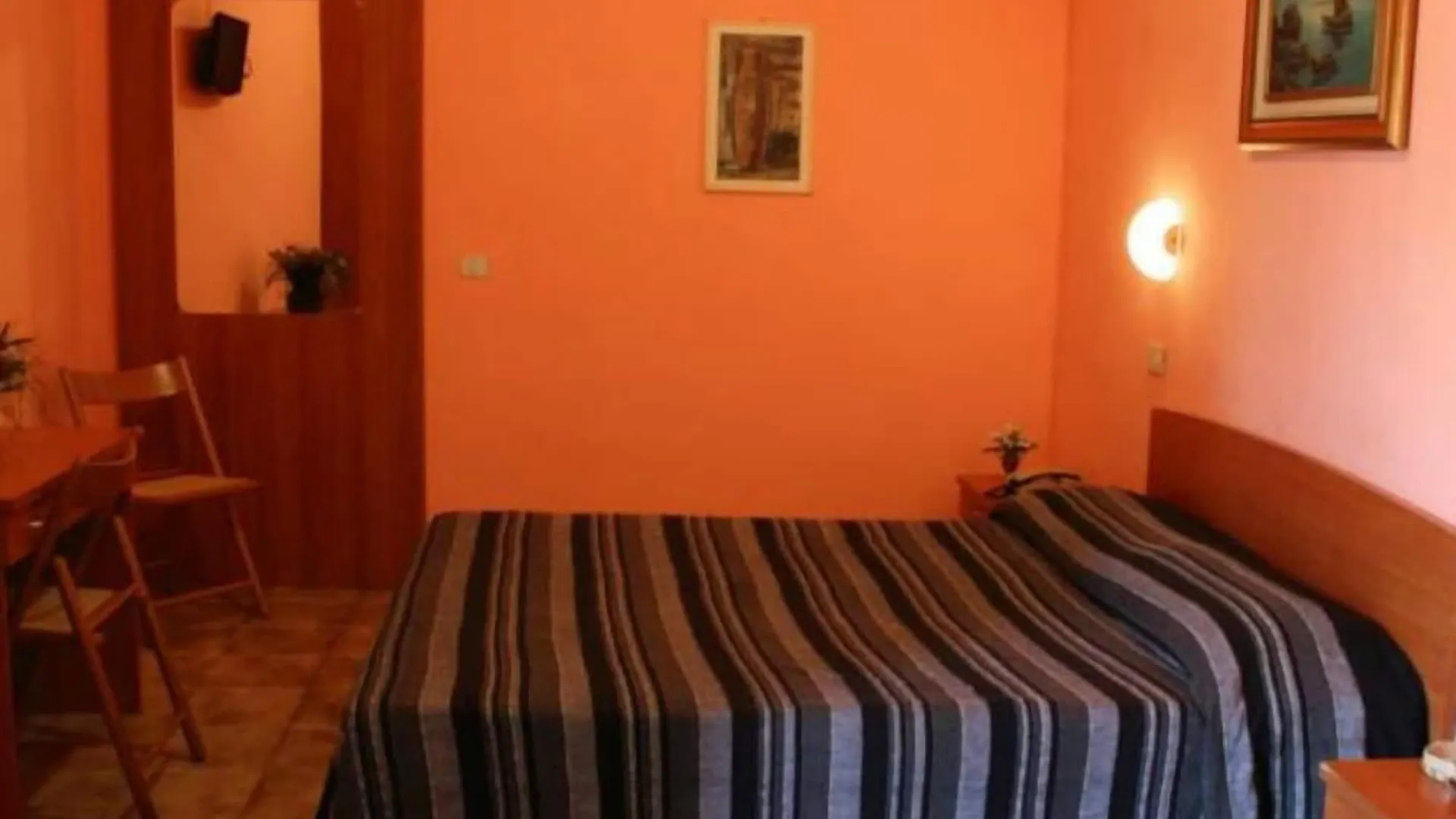 **  Hotel Mercurio Милан Италия