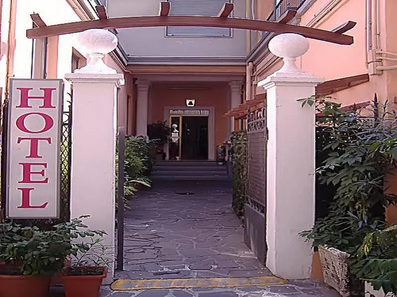 **  Hotel Mercurio Милан Италия